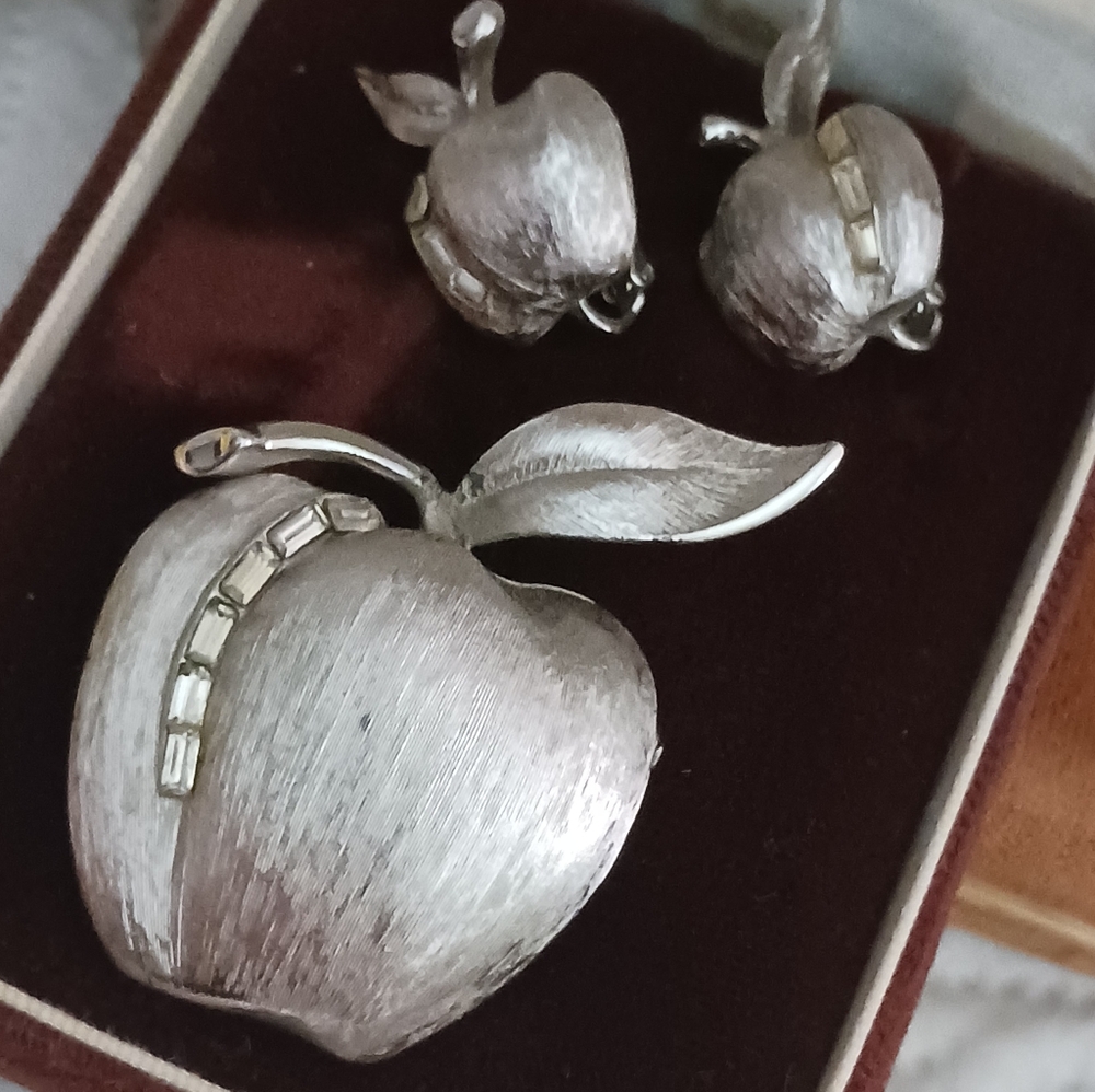 Judy Lee Vintage Silver Apple Set - Picture 3 of 10
